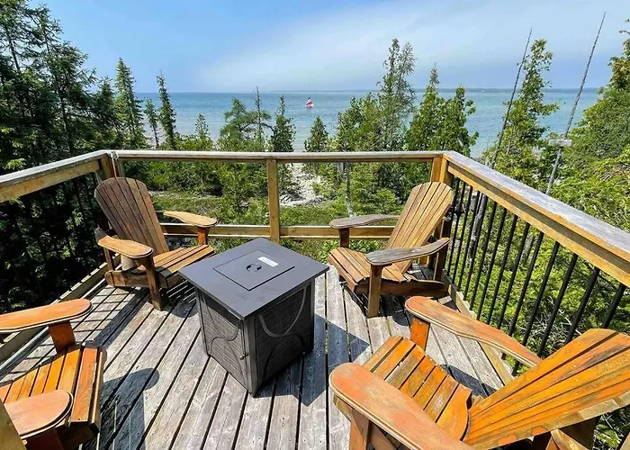 Blue Vista Tobermory Waterfront Cottage